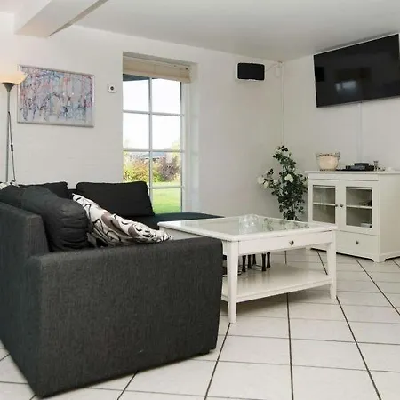 Sleeps 21 Pool Knebel