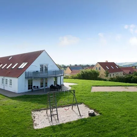 Semesterbostad Sleeps 21 Pool