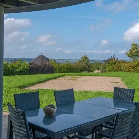 Semesterbostad Sleeps 21 Pool Knebel