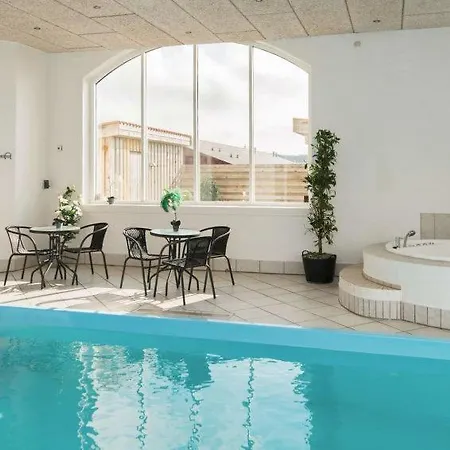 Sleeps 21 Pool Semesterbostad