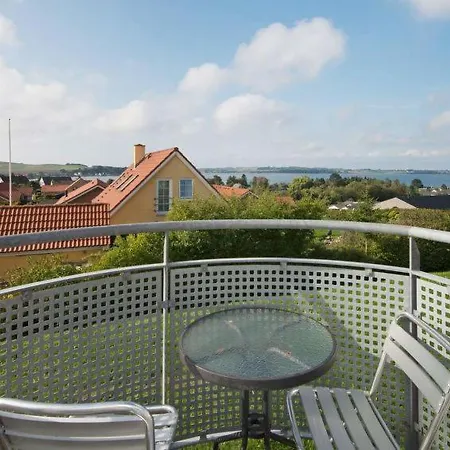 Semesterbostad Sleeps 21 Pool Knebel