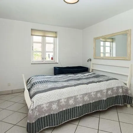 Semesterbostad Sleeps 21 Pool *