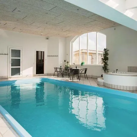 Sleeps 21 Pool Semesterbostad *