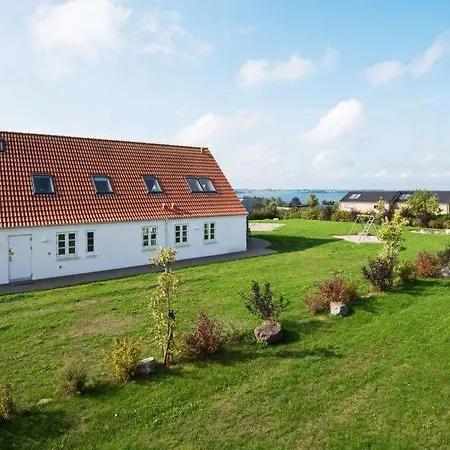 Semesterbostad Sleeps 21 Pool Knebel