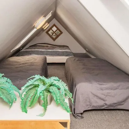 Semesterbostad Sleeps 21 Pool Knebel