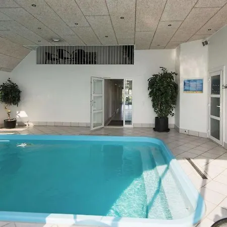 Sleeps 21 Pool Semesterbostad