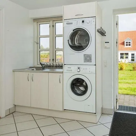 Semesterbostad Sleeps 21 Pool